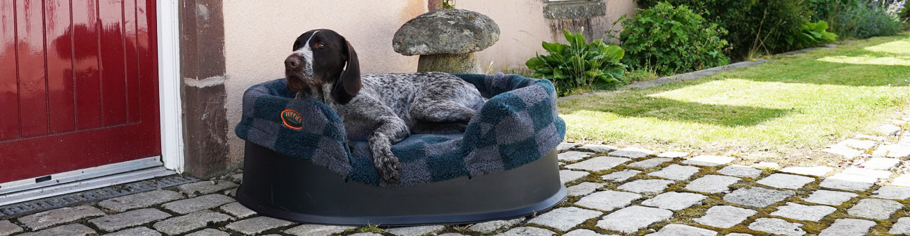 Raised Dog Bed and Spare Liners. on Tuffies