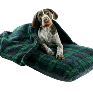 Black Watch Luxury Fleece Washable Tunnel Cave Anti Anxiety Dog Bed Cover Lifestyle German Pointer